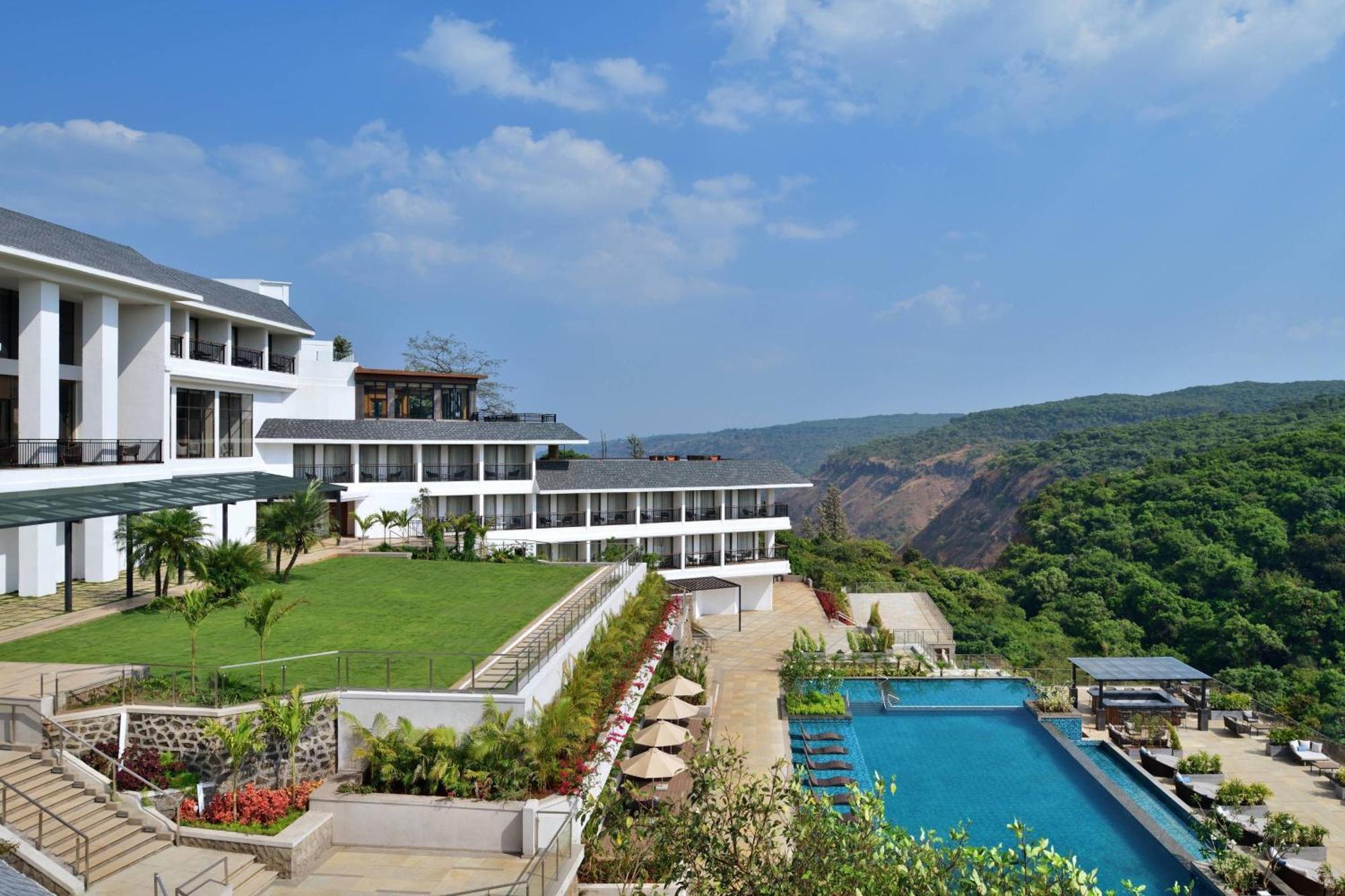 Courtyard By Marriott Mahabaleshwar Hotell Exteriör bild