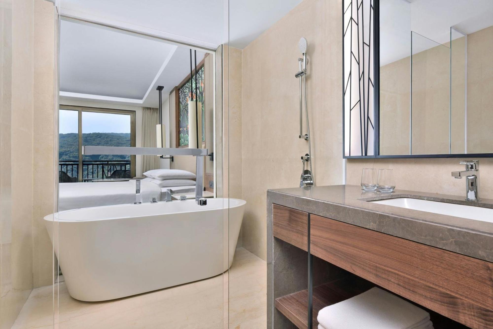 Courtyard By Marriott Mahabaleshwar Hotell Exteriör bild