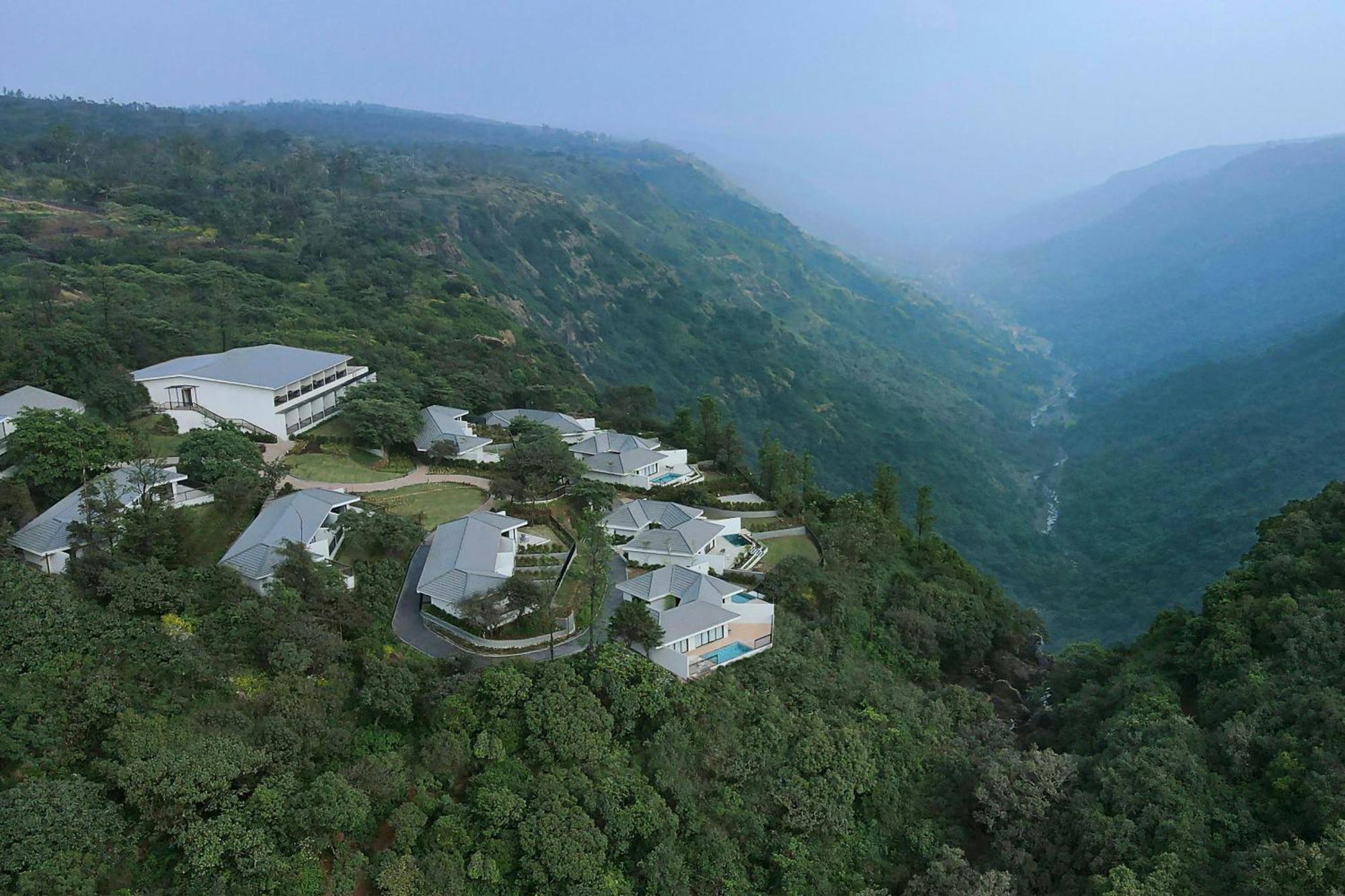 Courtyard By Marriott Mahabaleshwar Hotell Exteriör bild