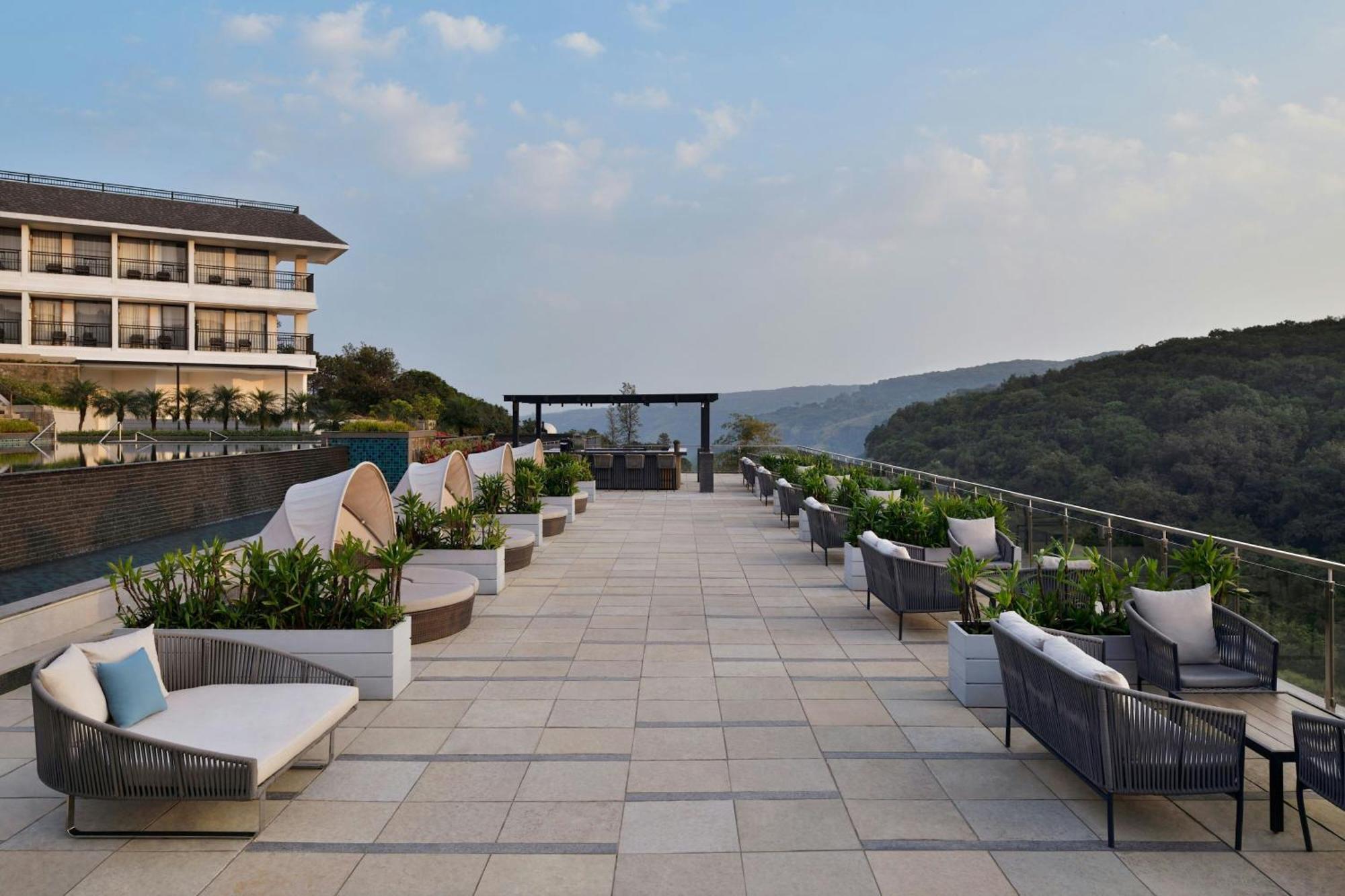 Courtyard By Marriott Mahabaleshwar Hotell Exteriör bild