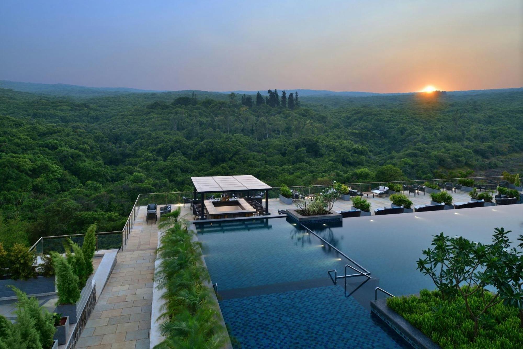 Courtyard By Marriott Mahabaleshwar Hotell Exteriör bild